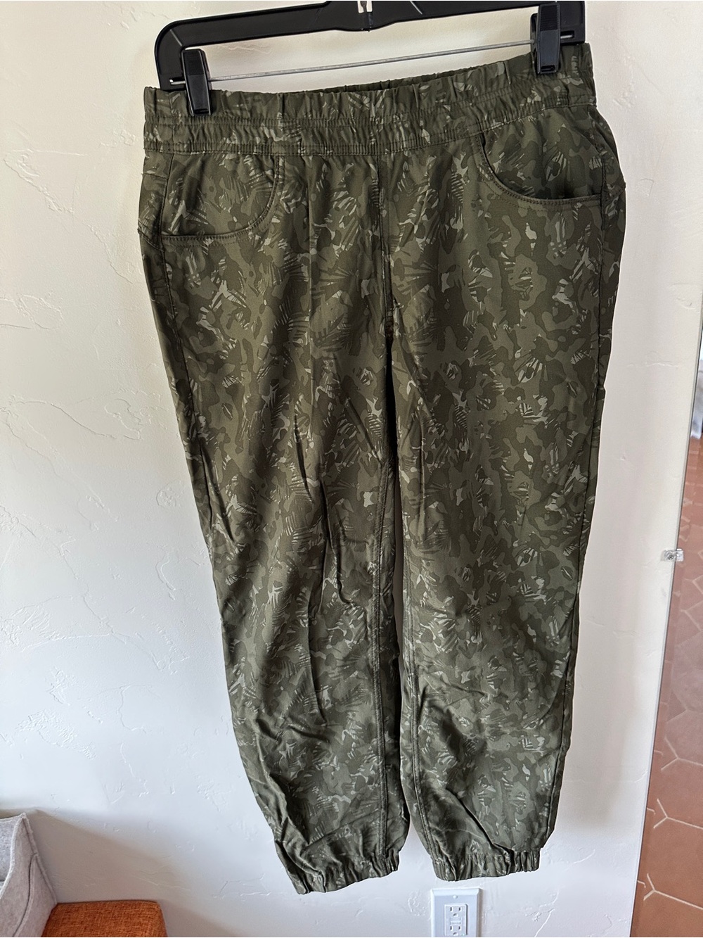 prAna Women’s Halle E-Waist Jogger II pants- size 10 - Picture 2 of 8